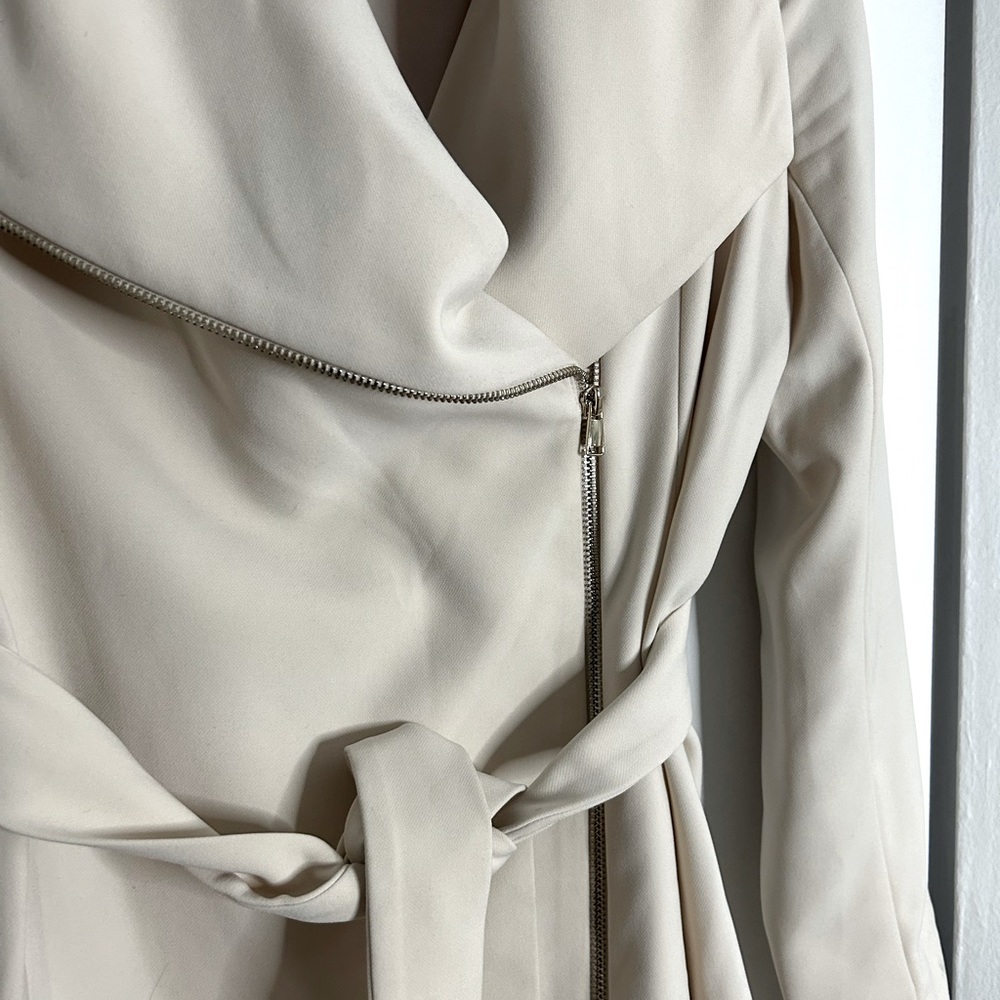Cream and gold jacket! So cute